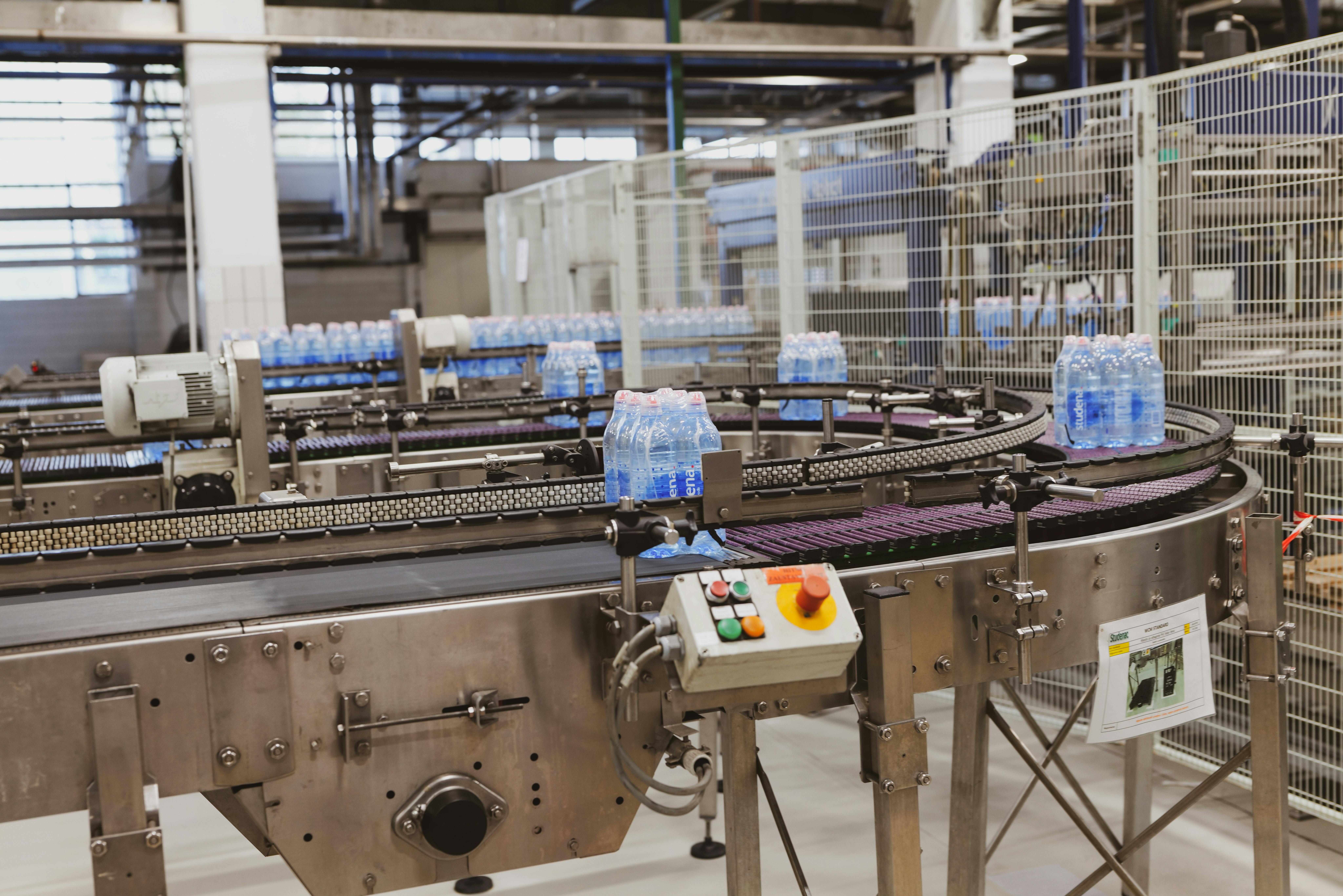 Bulk material conveyor and silo system